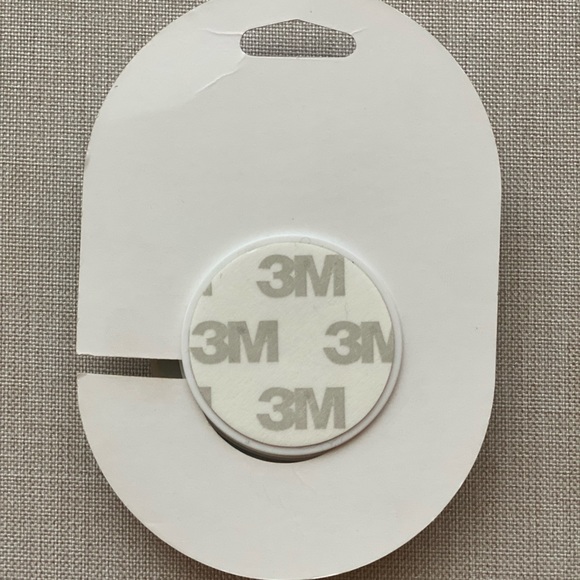 Kinsley Armelle Pop Socket - Picture 2 of 3